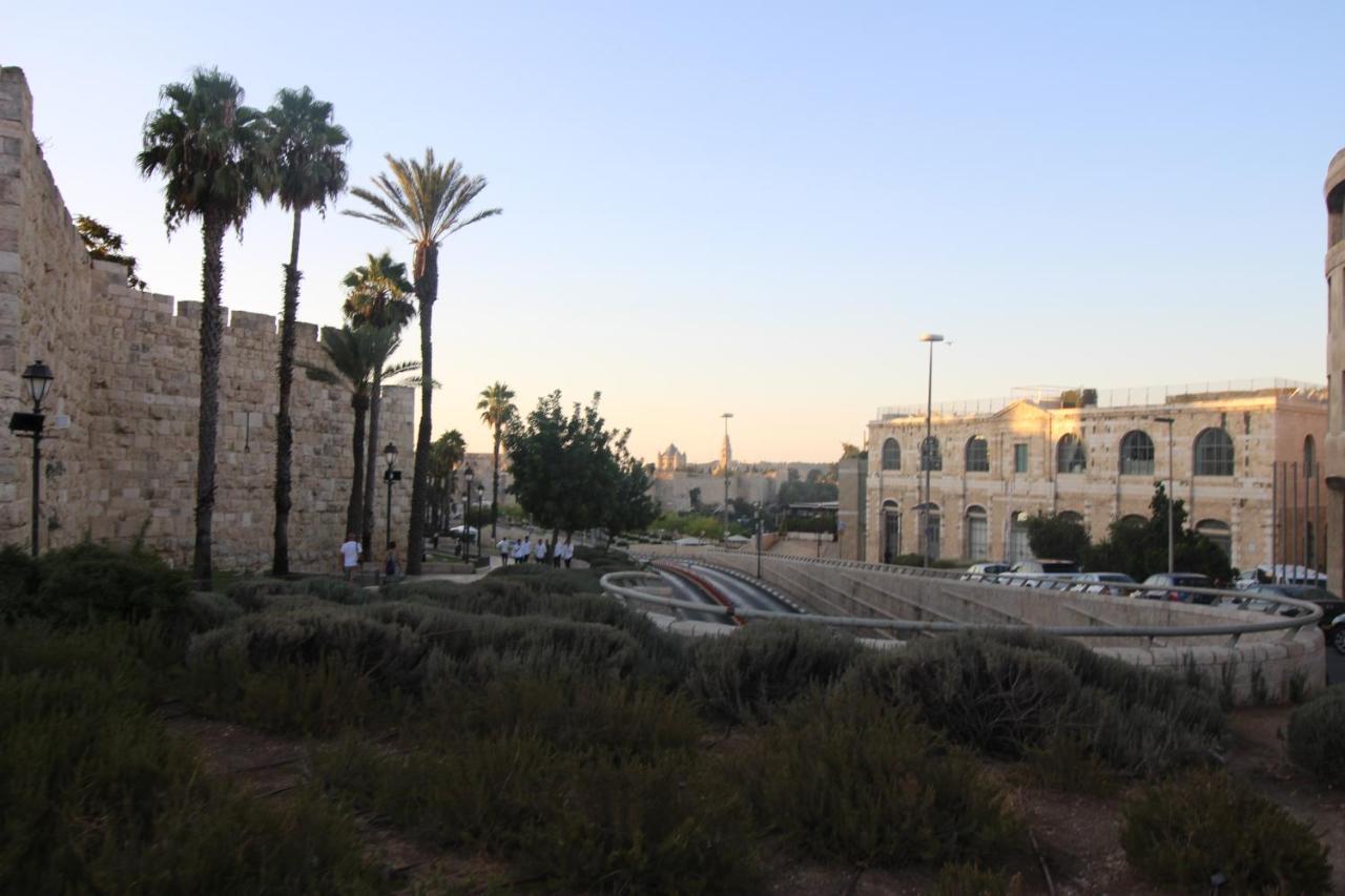 Private Hostel - Best Location Jerusalem Exterior photo