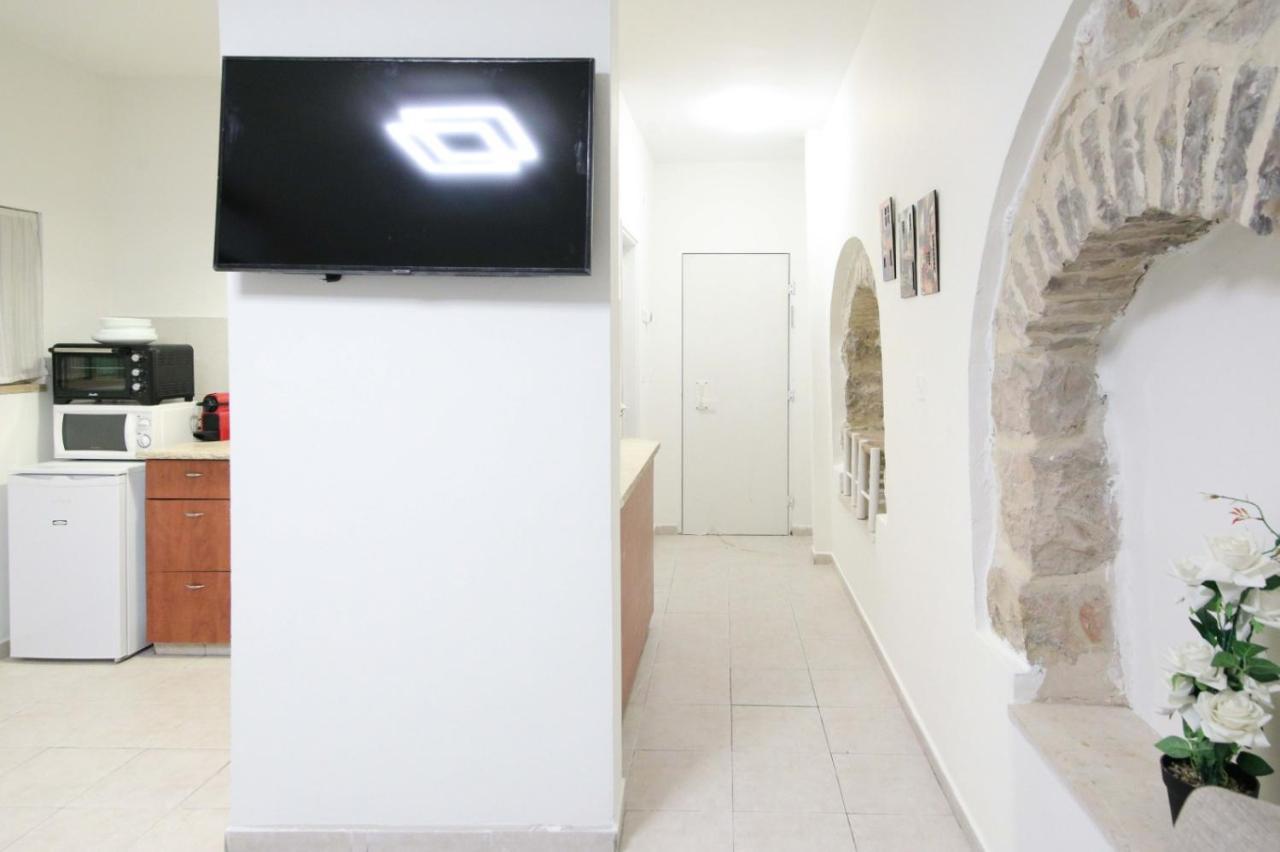 Private Hostel - Best Location Jerusalem Exterior photo