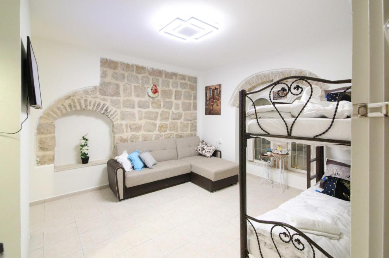 Private Hostel - Best Location Jerusalem Exterior photo